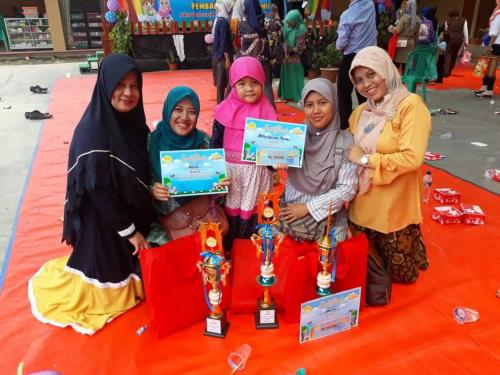 Hadiah Pemenang Lomba Tahfidz Qur'an, Mewarnai, dan Fashion Show
